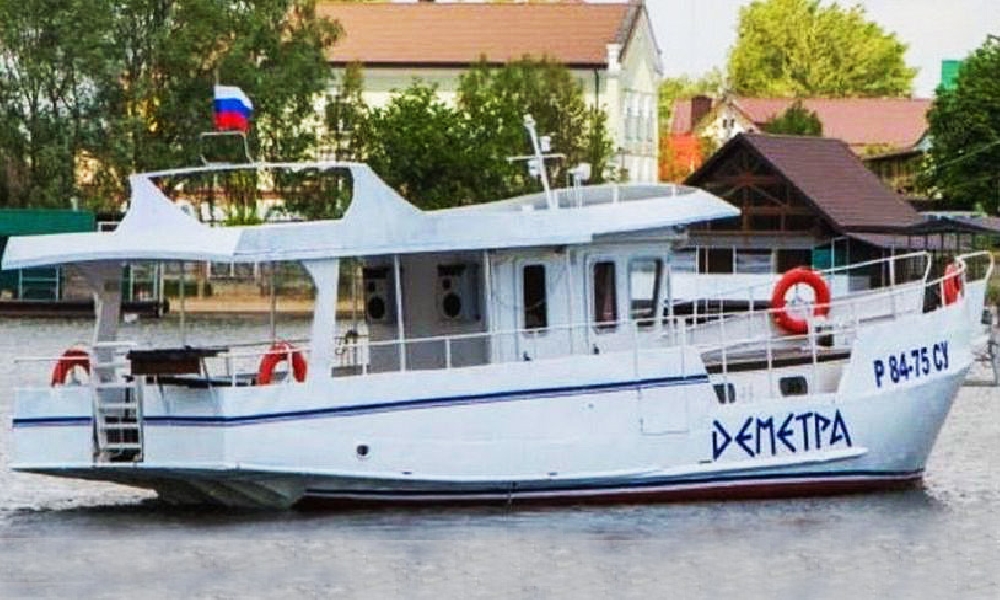 Моторная яхта "Деметра"