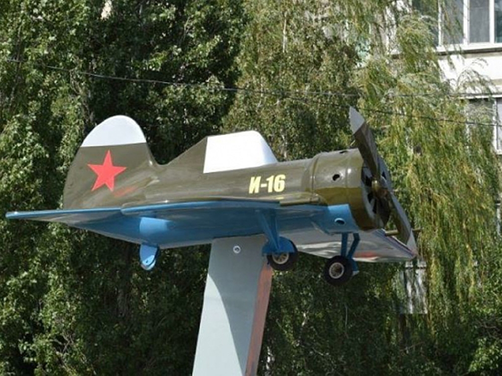Модель самолета И-16