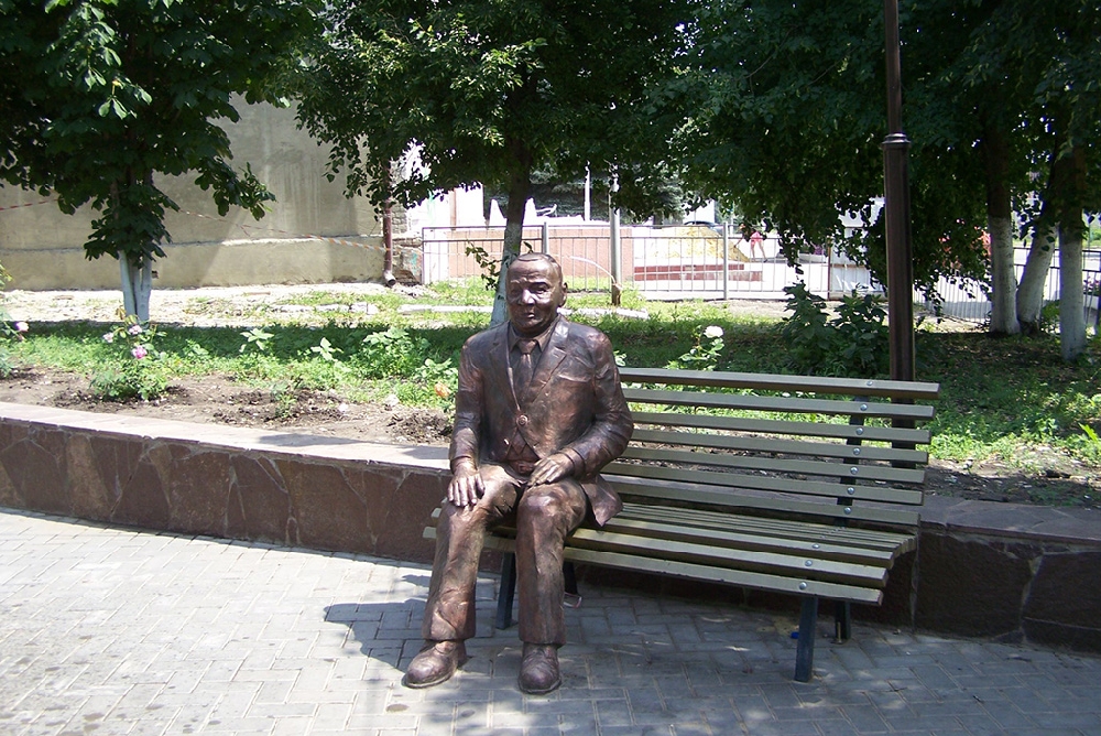 Памятник легендарному актеру Б.Ф. Андрееву