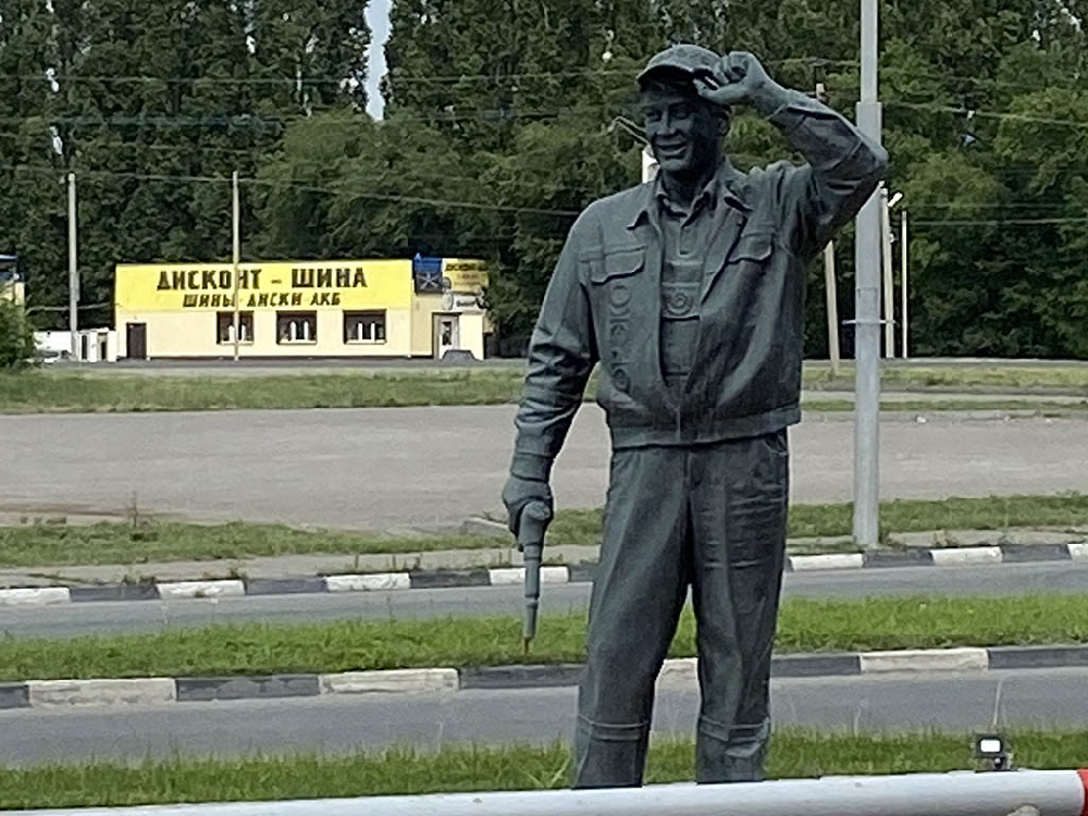 Памятник заправщику "Торэко"