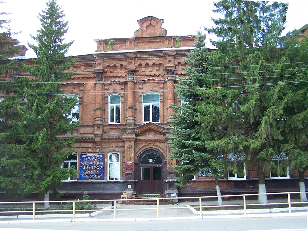 Здании бывшего реального мужского училища