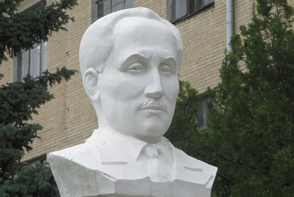 Памятник А. П. Шехурдину