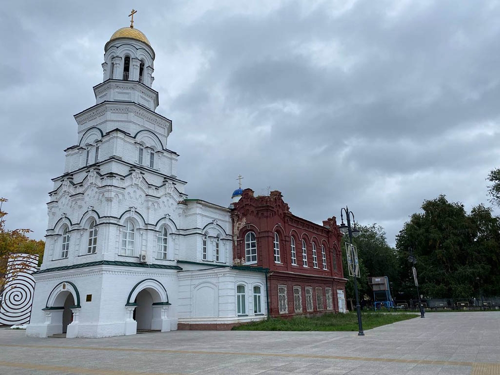 Здание церковно-приходской школы Митрофаньевской церкви.