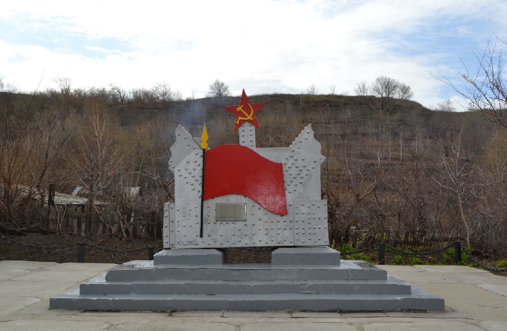 Памятник погибшим мостостроителям