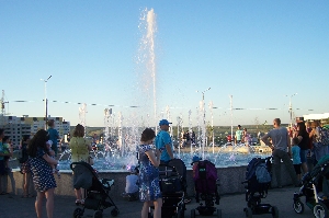 Центральный цветомузыкальный фонтан бульвара Героев Отечества