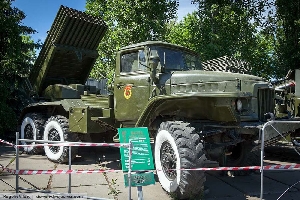 Экспозиция боевых машин реактивной артиллерии в паке Победы