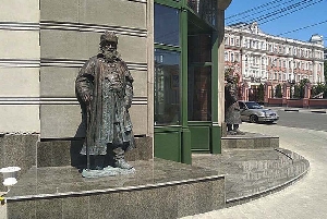 Памятник основателям города - Засекину и Турову