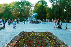 Площадь Дружбы народов  (Площадь Орджоникидзе)