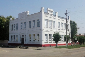 Здание школы российского общества красного креста