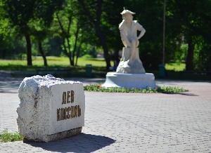 Памятник Льву Кассилю