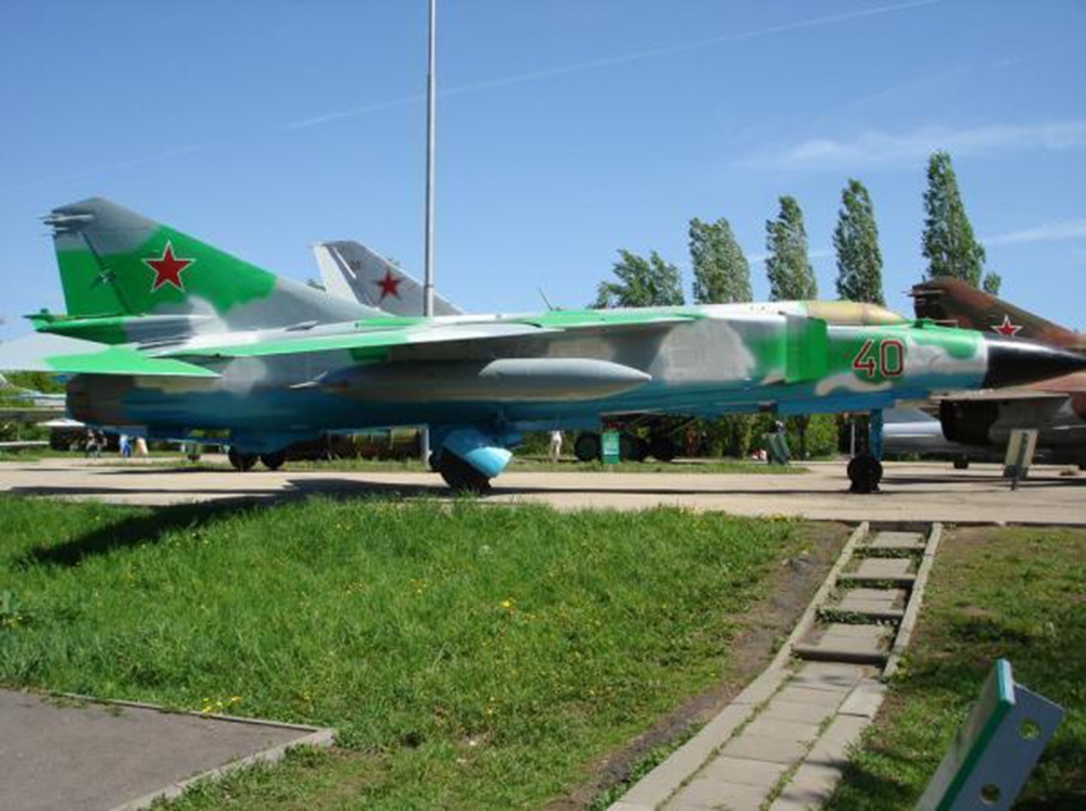 Многоцелевой истребитель МиГ-23МЛ