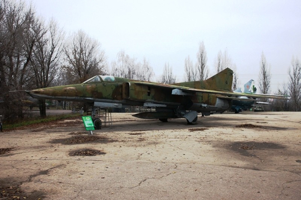 Истребитель-бомбардировщик МиГ-27М