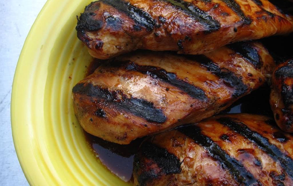 Филе курицы на мангале в соево-медовом соусе