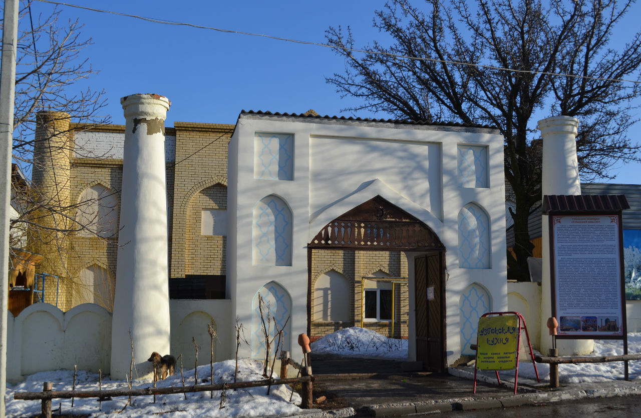 Узбекская чайхана «Согдиана» в Национальной деревне