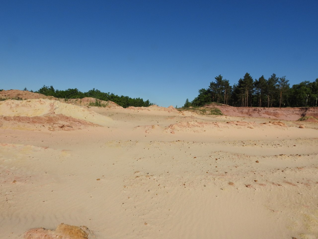 Алексеевский карьер цветного песка