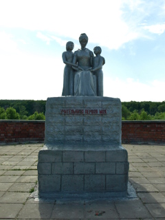 Памятник Первой учительнице в с. Приречное