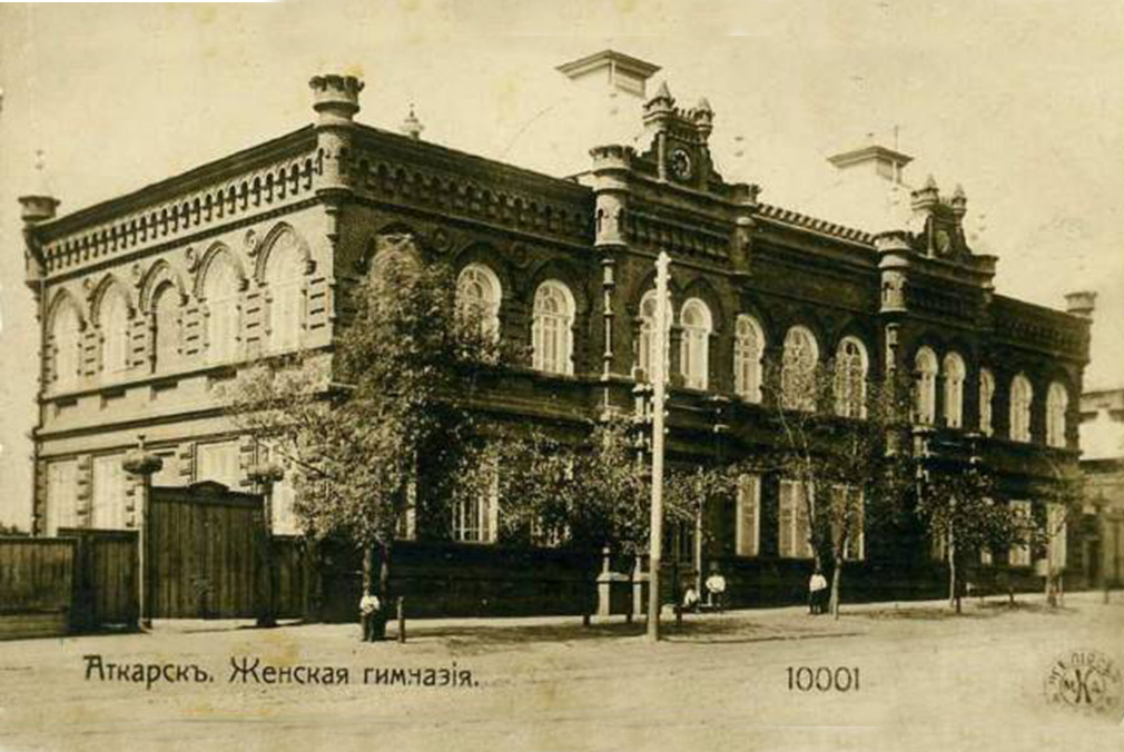 Здание бывшей женская гимназия и начального училища