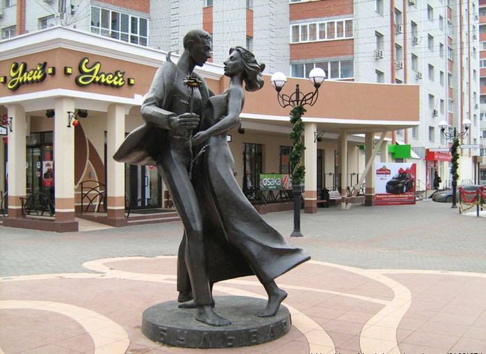 Скульптурная композиция «Танцующая пара»