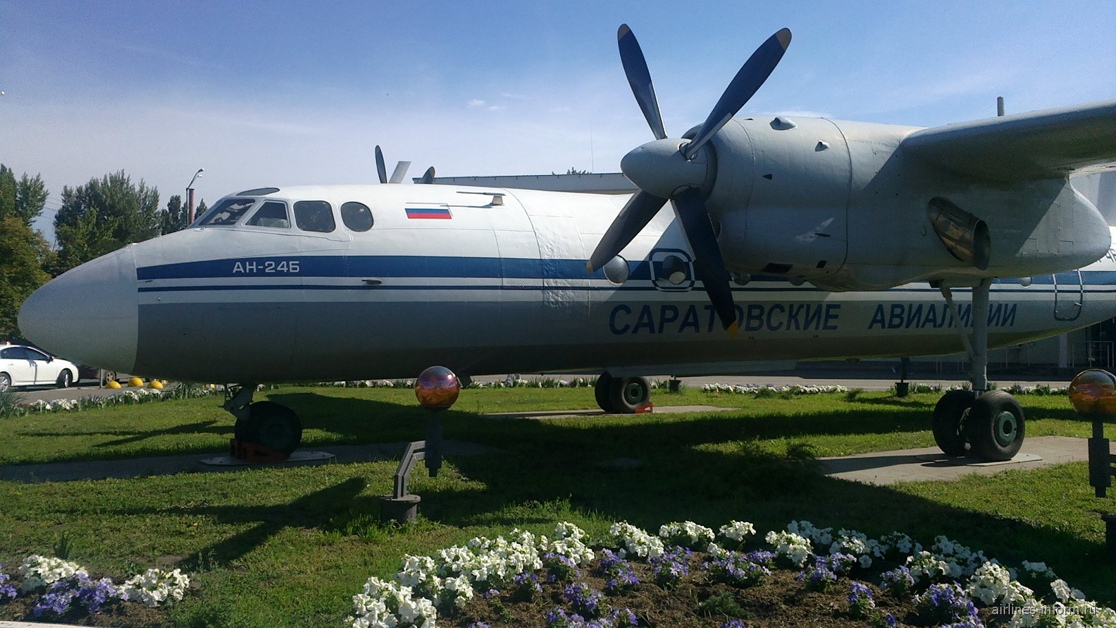 Самолет-памятник Ан-24