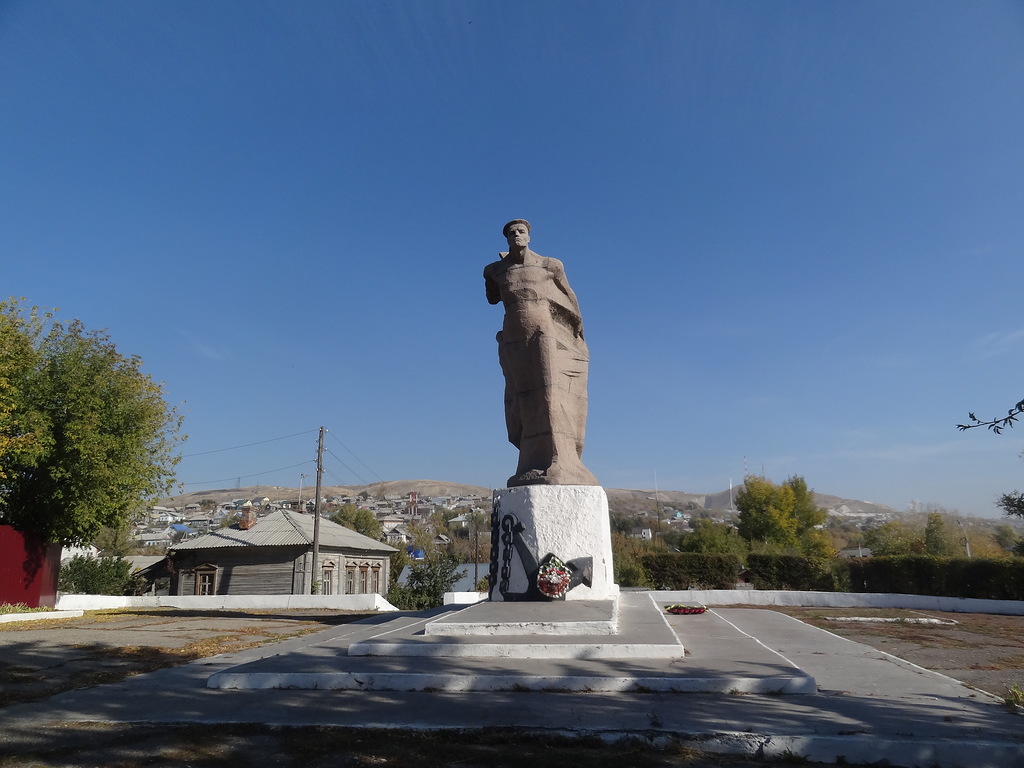 Памятник матросам и бойцам Вольской Красной флотилии