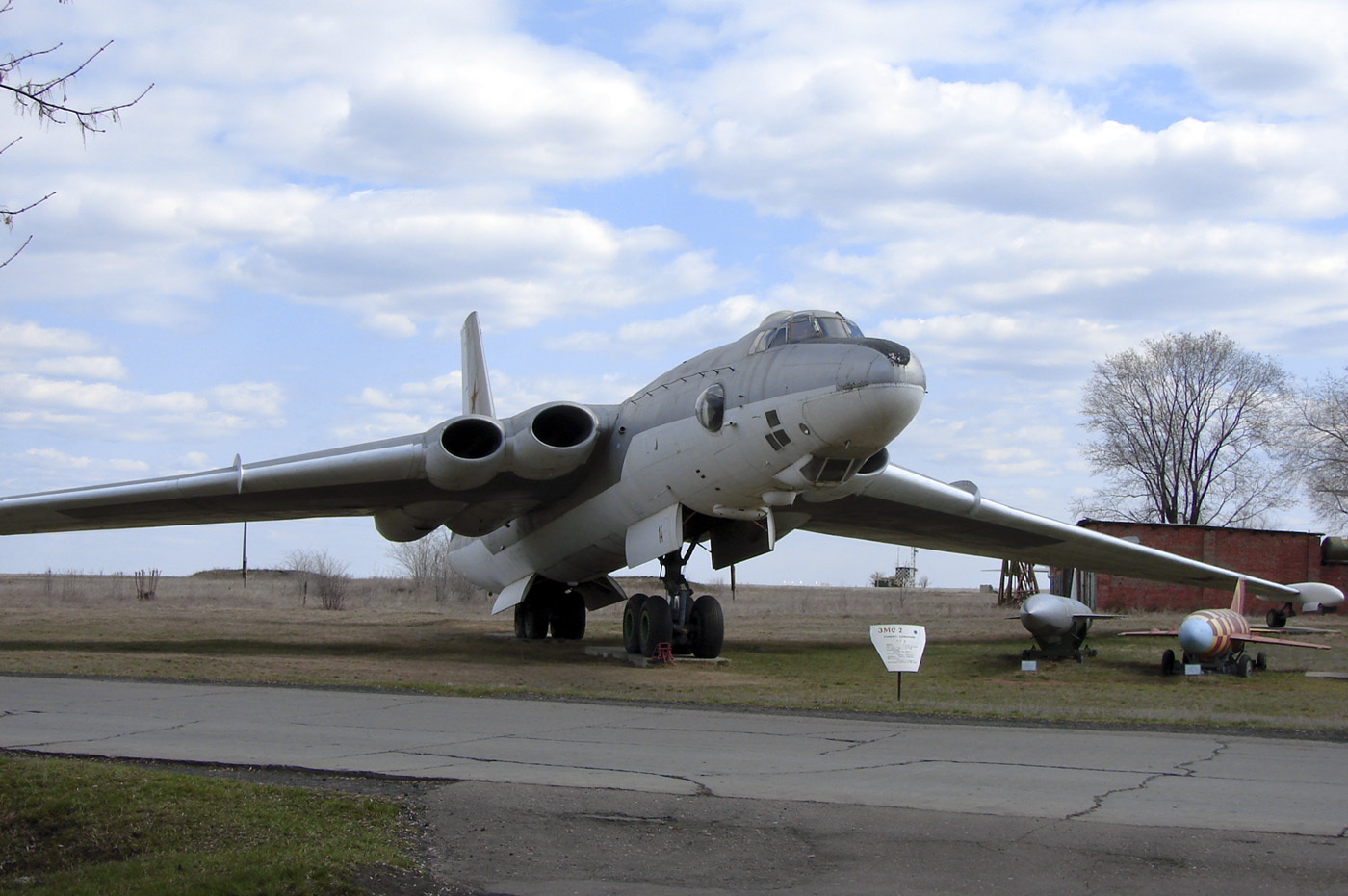 Мемориал памяти экипажа бомбардировщика Ту-60