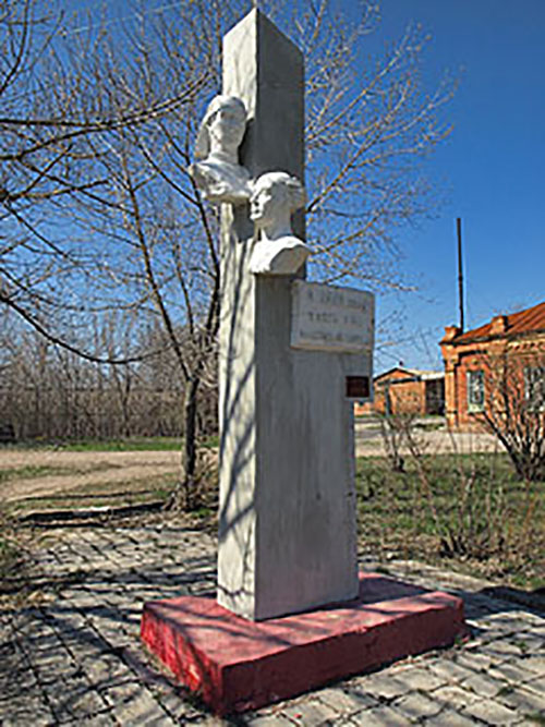 Памятник работникам госпиталя