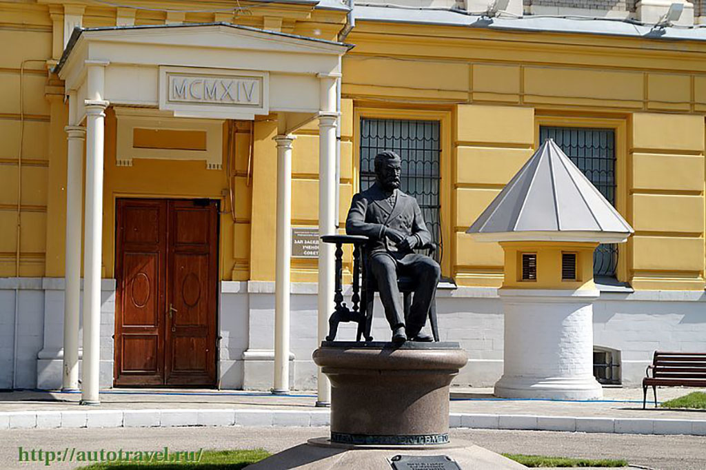 Памятник Василию Разумовскому