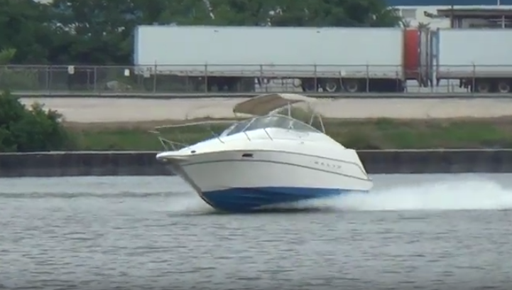 Моторная яхта Максум 2400