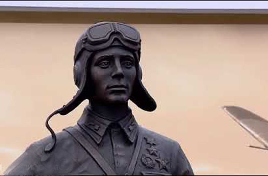 Памятник летчику-герою Талалихину