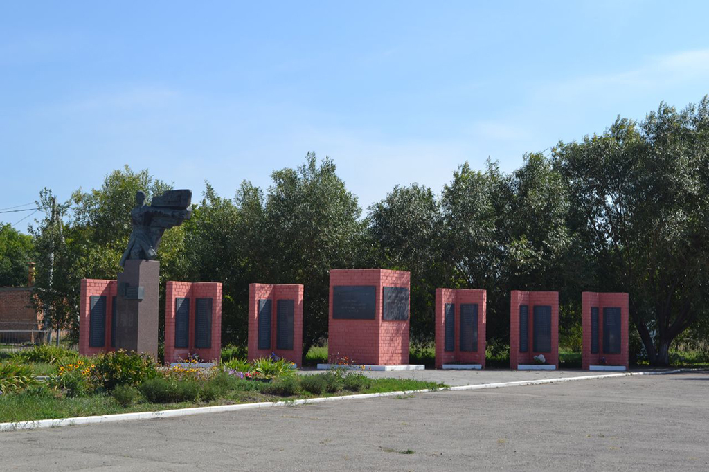 Памятник политрука-панфиловца Василия Клочкова