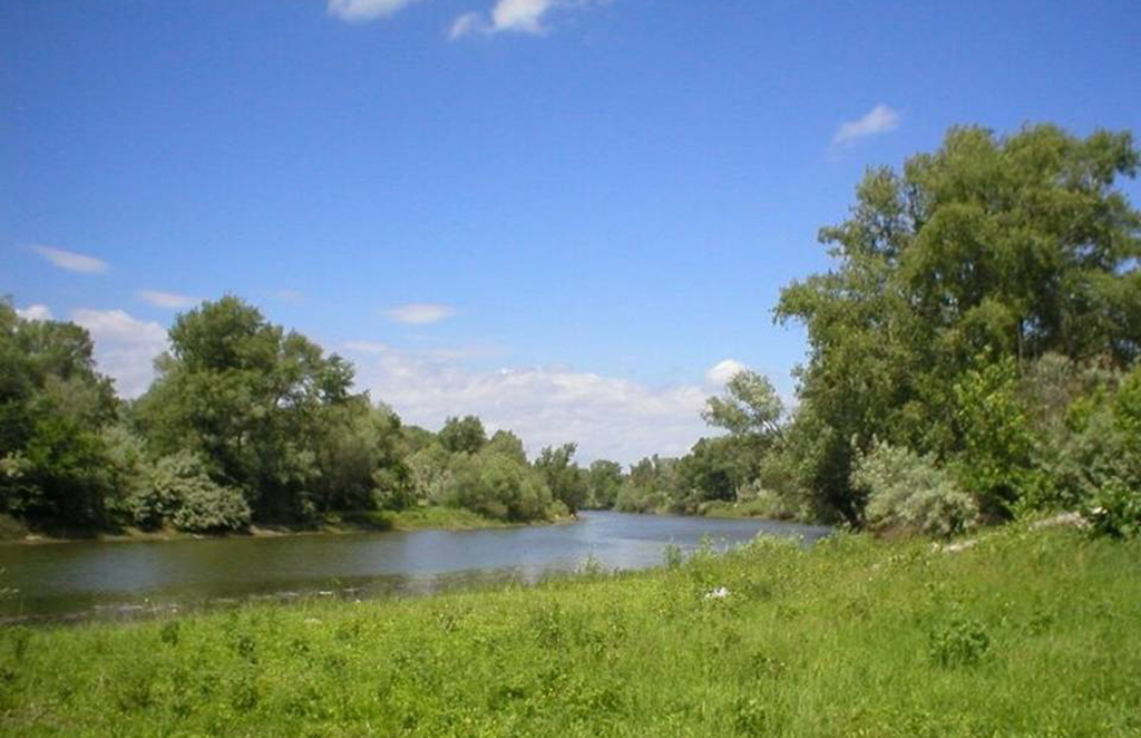 Большая поляна на реке Карамыш