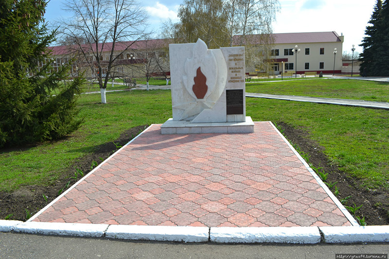Монумент павшим на полях сражения Великой Отечественной войны землякам