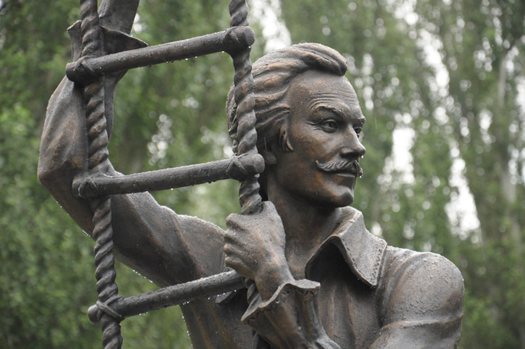 Памятник О. И. Янковскому