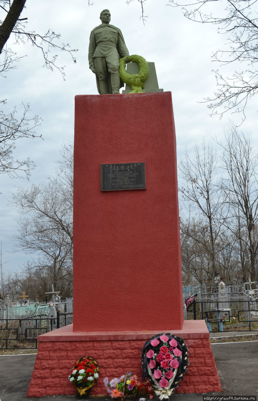 Памятник погибшим при бомбёжках на нефтеперерабатывающем заводе