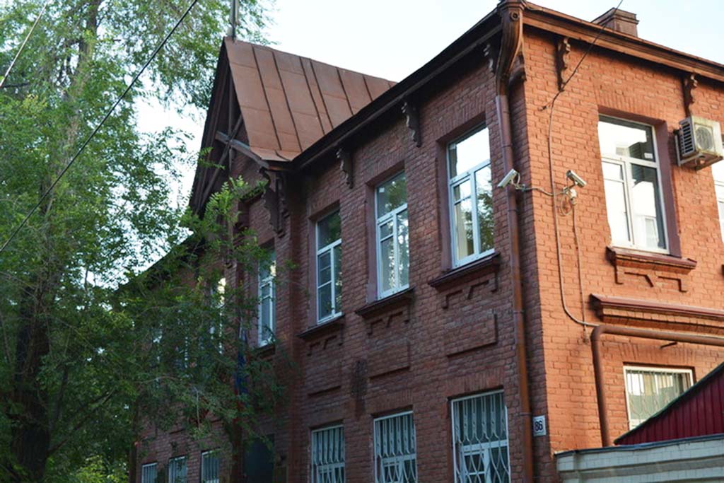 Дом, где жил писатель Константин Симонов