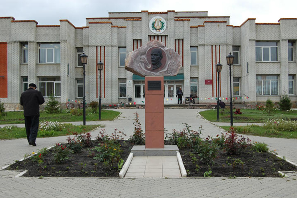 Памятник К.С. Петрову-Водкину