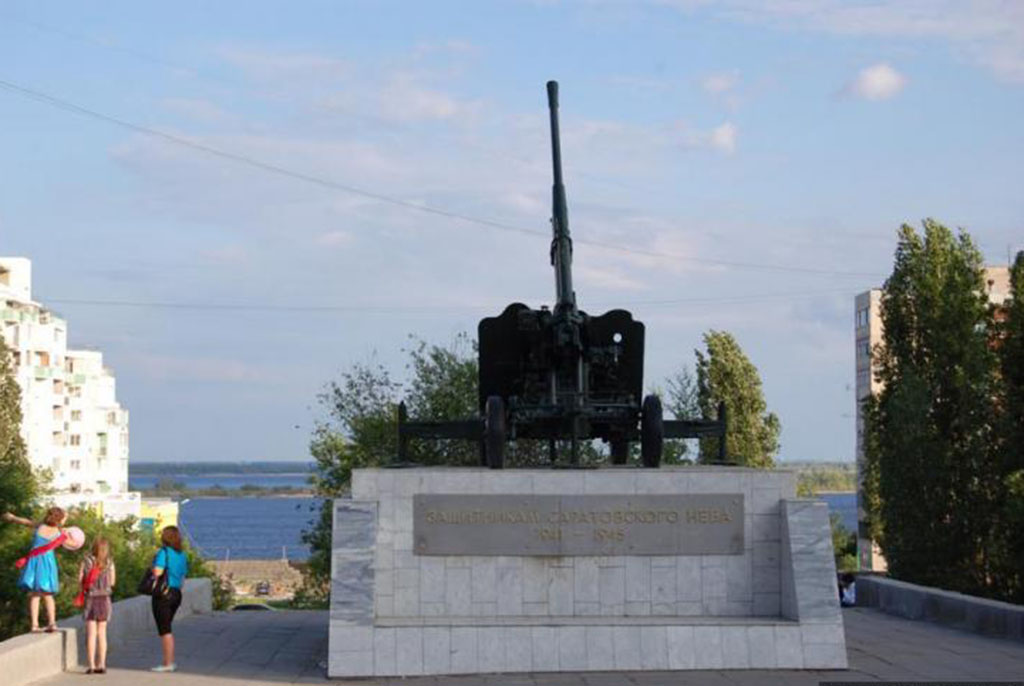 Памятник защитникам саратовского неба