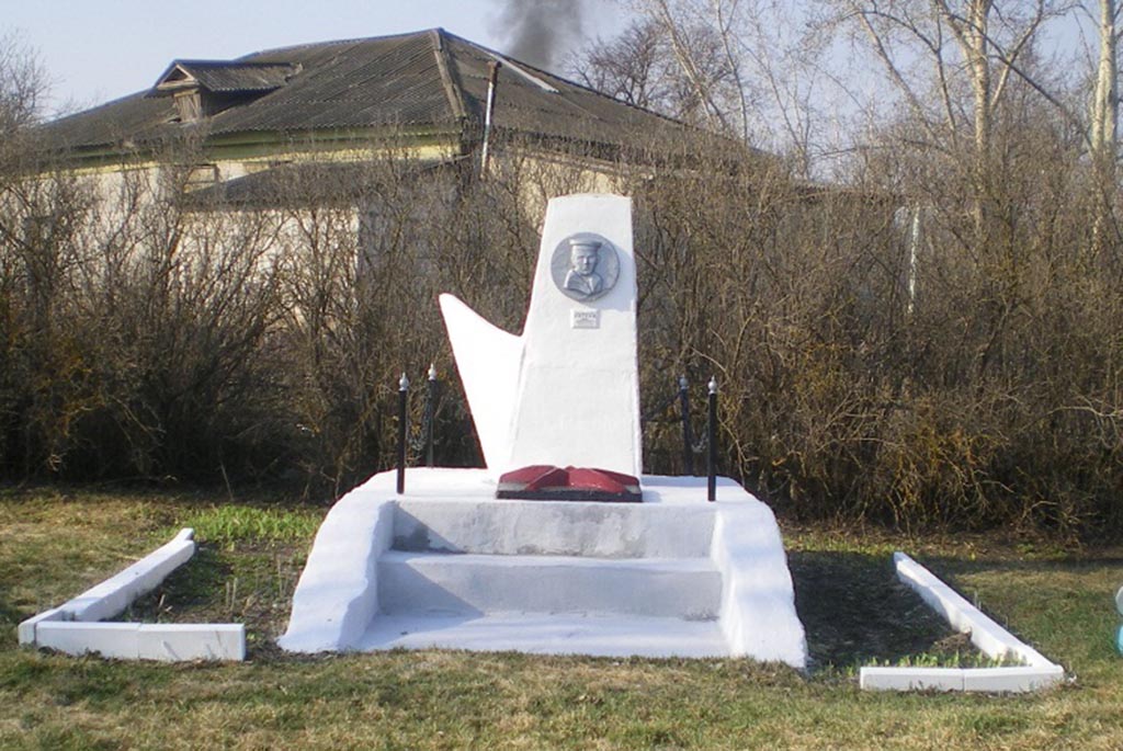 Памятник Герою Советского Союза Евтееву И.А.