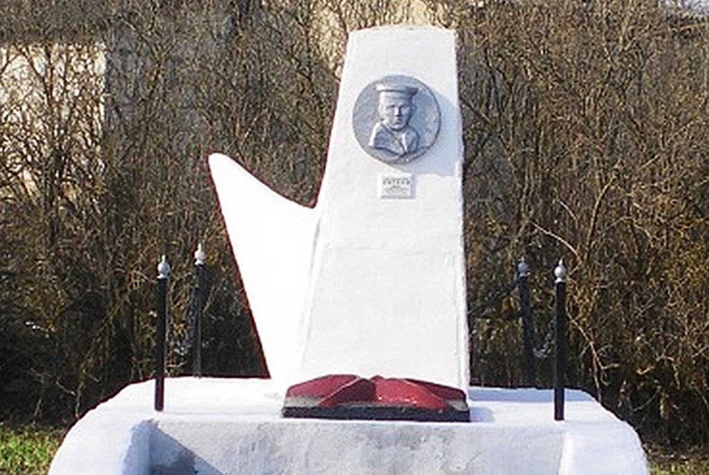 Памятник Герою Советского Союза Евтееву И.А.