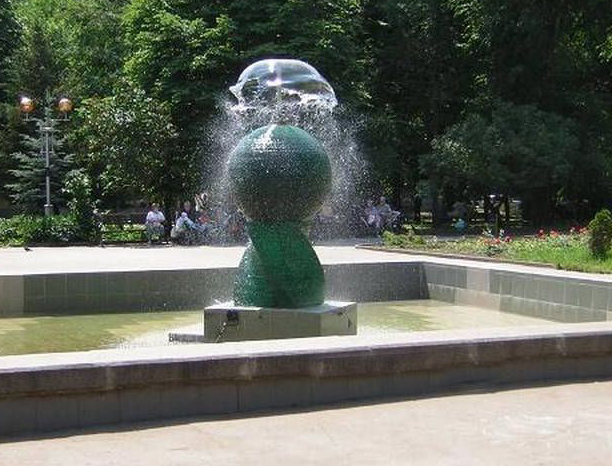 Стеклянный фонтан "Глобус"