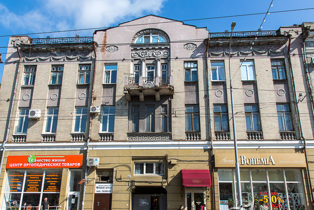 Дом купца И. К. Лаптева (Бывший магазин «Военторг»)