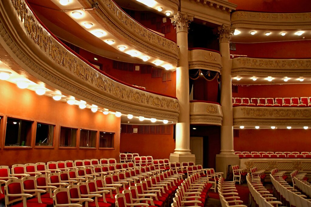 Здание театра оперы и балета