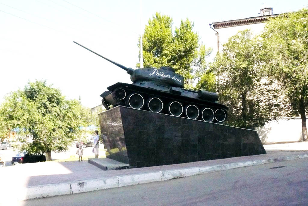 Памятник танкистам Танк Т-34-85 "Мать-Родина"
