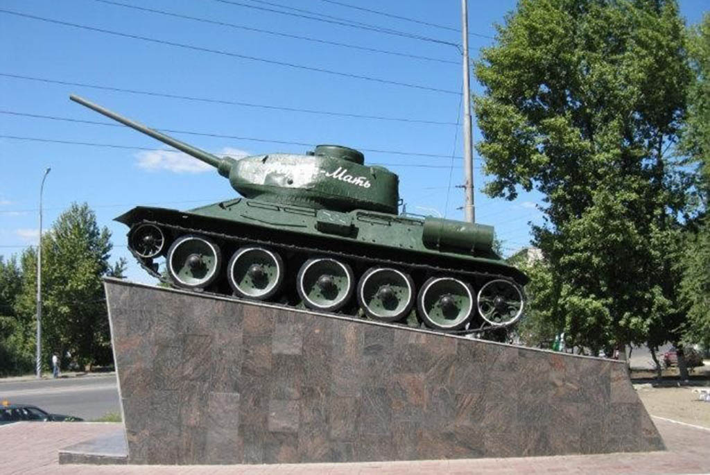 Памятник танкистам Танк Т-34-85 "Мать-Родина"