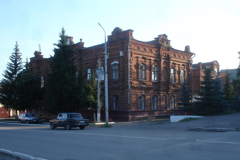 Здании бывшего реального мужского училища
