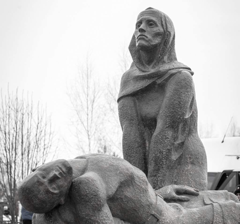 Памятник "Скорбящая мать"