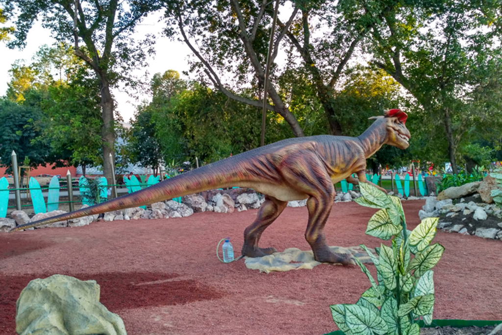 Парк динозавров "Динопарк"