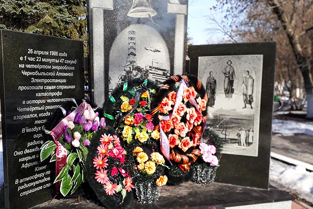 Памятник ликвидаторам последствий аварии на Чернобыльской АЭС