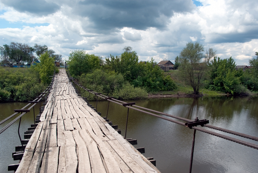 Подвесной мост в селе Дьяковка