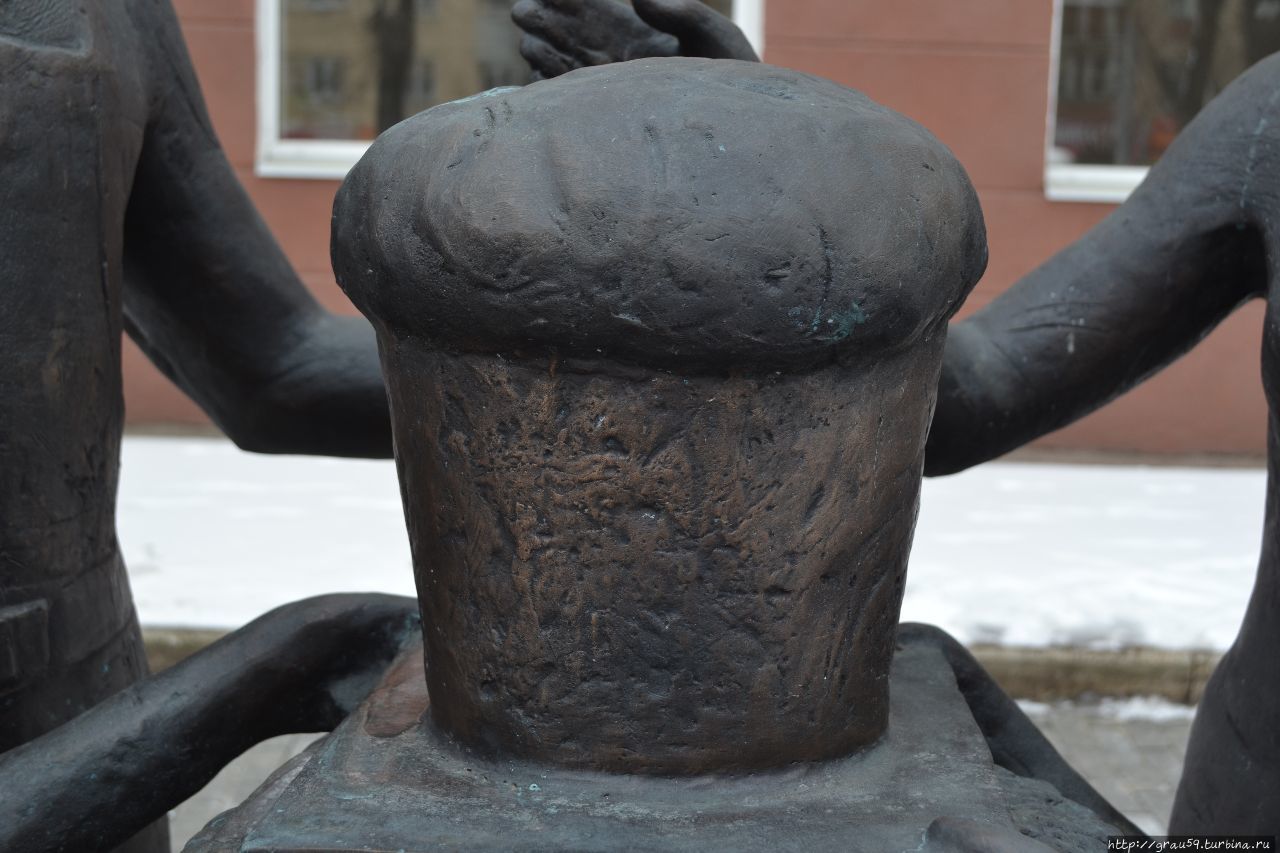 Скульптура "Хлеб всему голова"